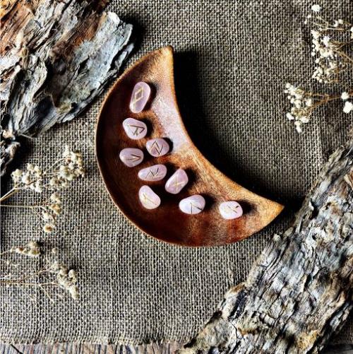 Wooden Crescent Moon Plate (Teak) - Click Image to Close